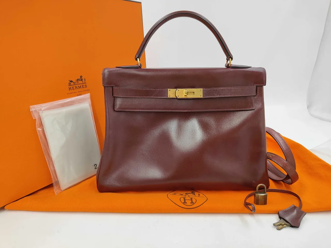 HERMES Hermès Kelly 32 盒装 小牛红白蜡金五金 ○D 单肩包