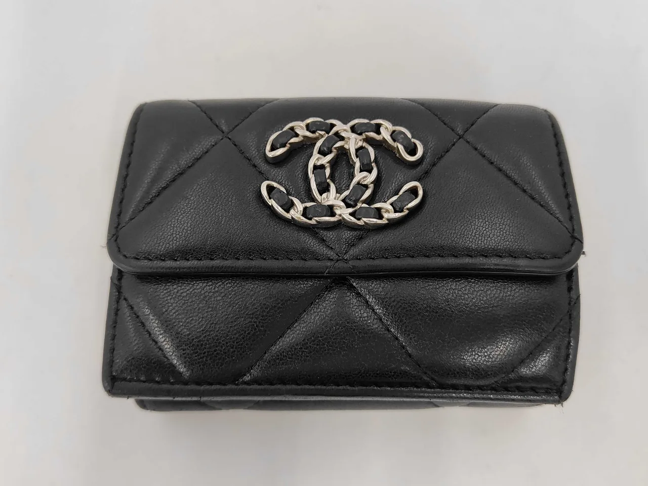 香奈儿 Lambskin Chanel 19 Matelassé SV 五金 黑色印章31745685钱包