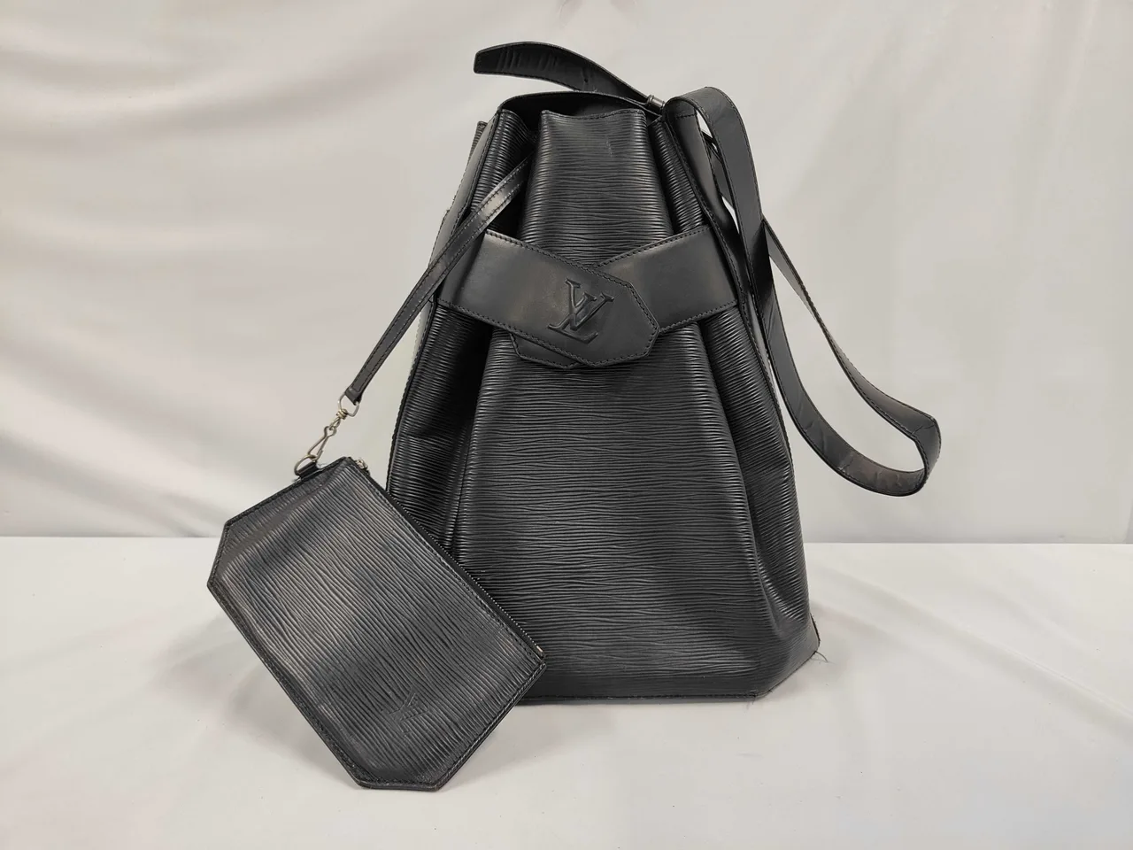 路易威登威登Epi Sack DePaul单肩包