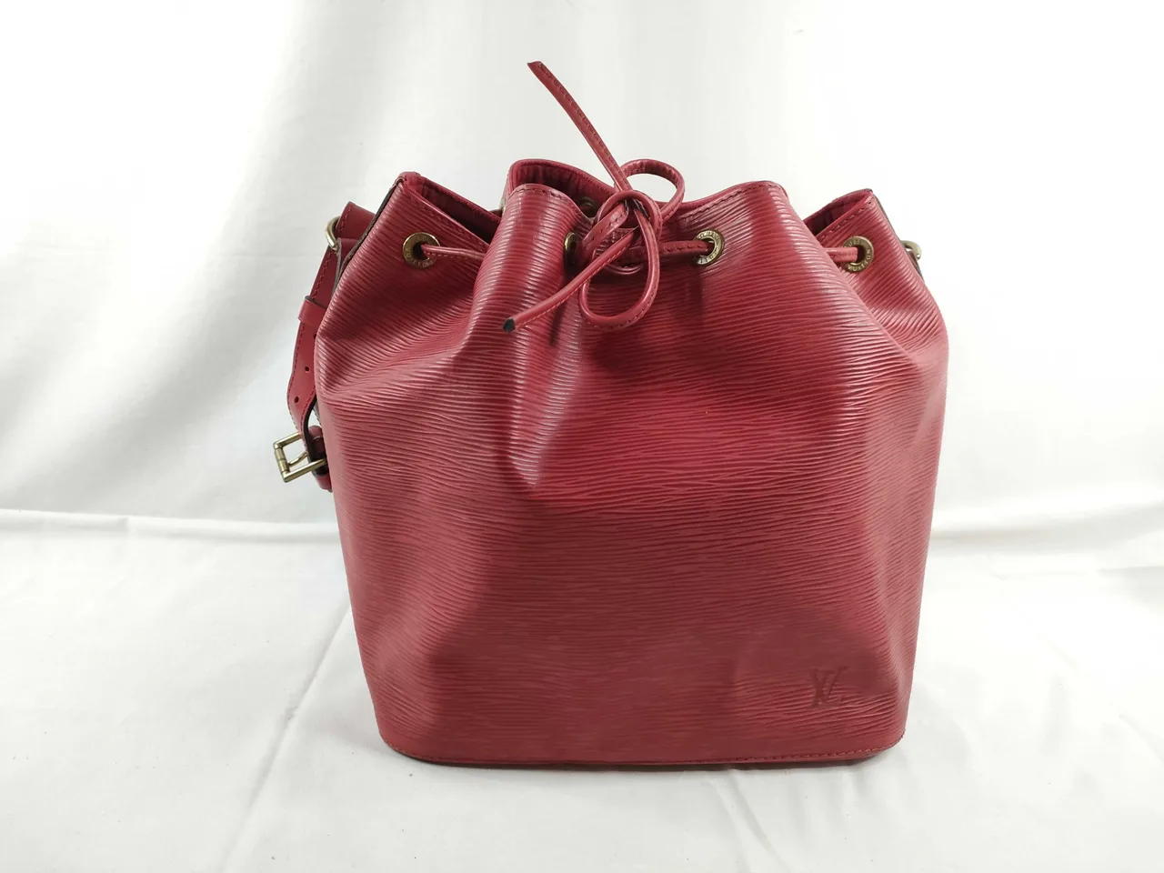 路易威登Epi Vuitton Petit Noët Epi红色单肩包