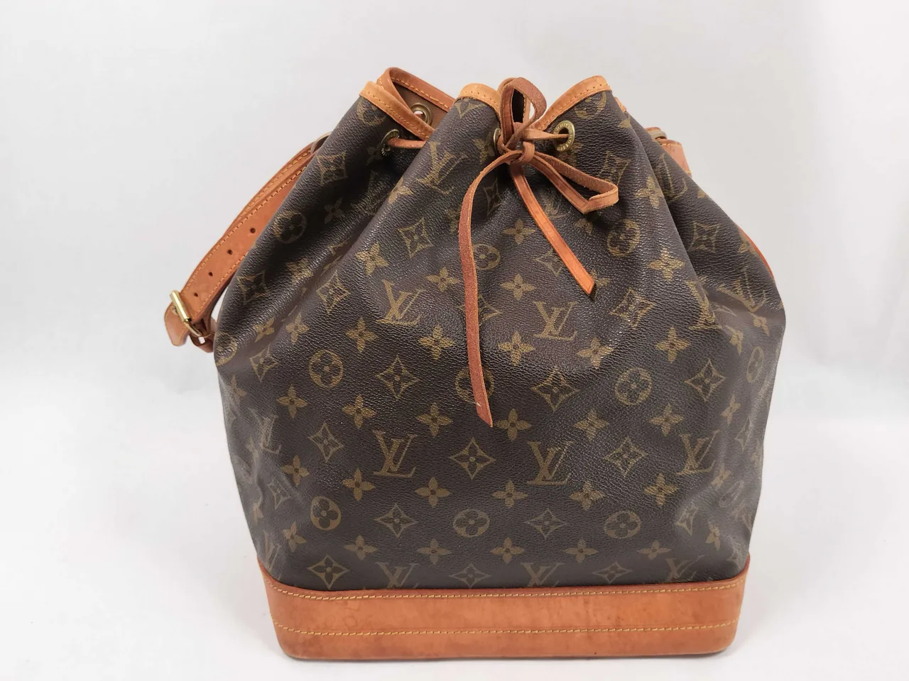 路易威登Monogram Noé Monogram 威登单肩包