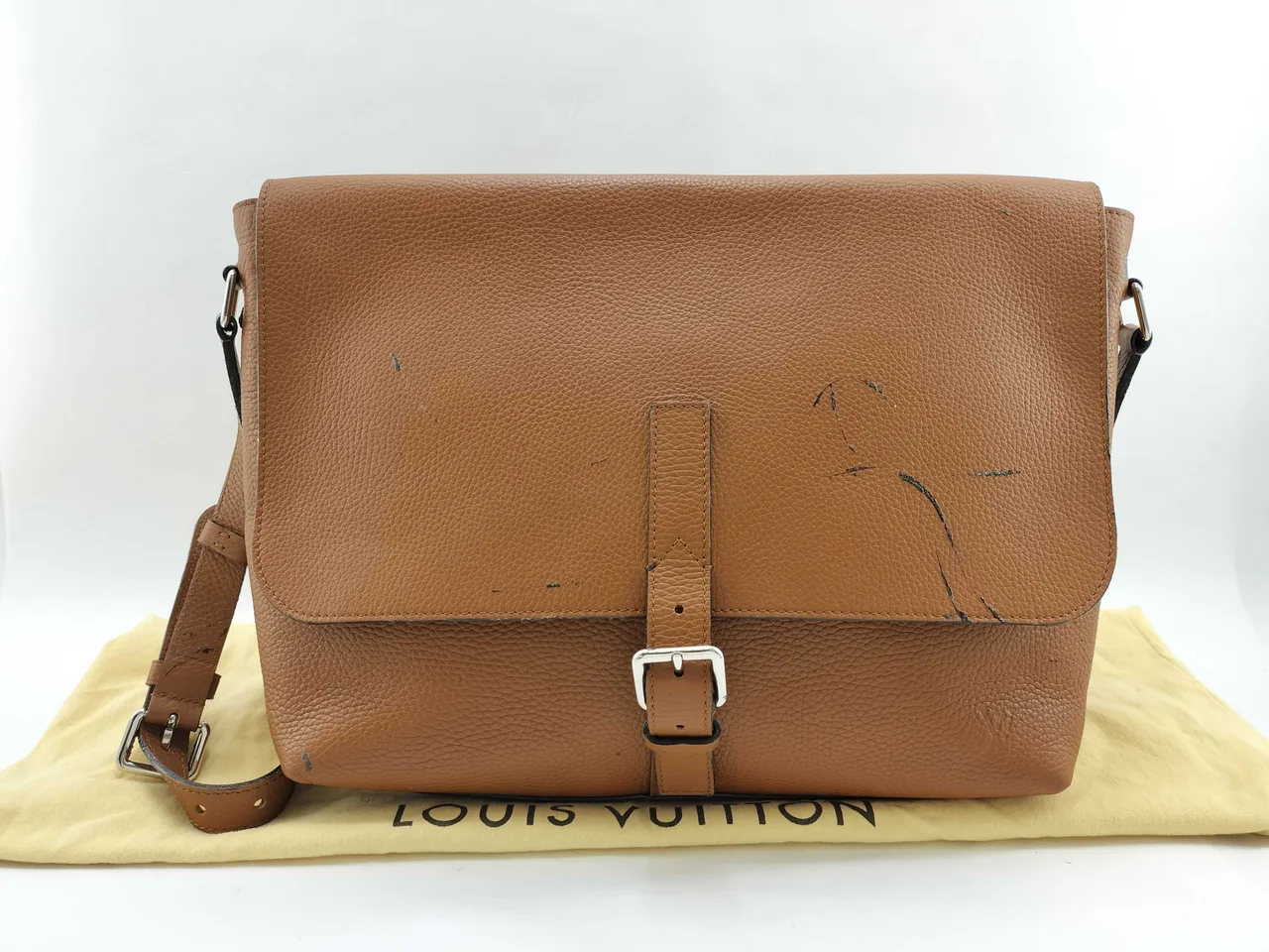 路易威登 LOUIS_VUITTON 皮革单肩包 收纳包 单肩包