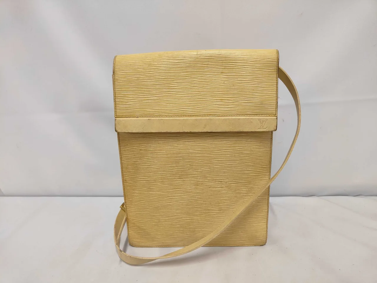 路易威登 Epi Lamature M5247A 单肩包 单肩包