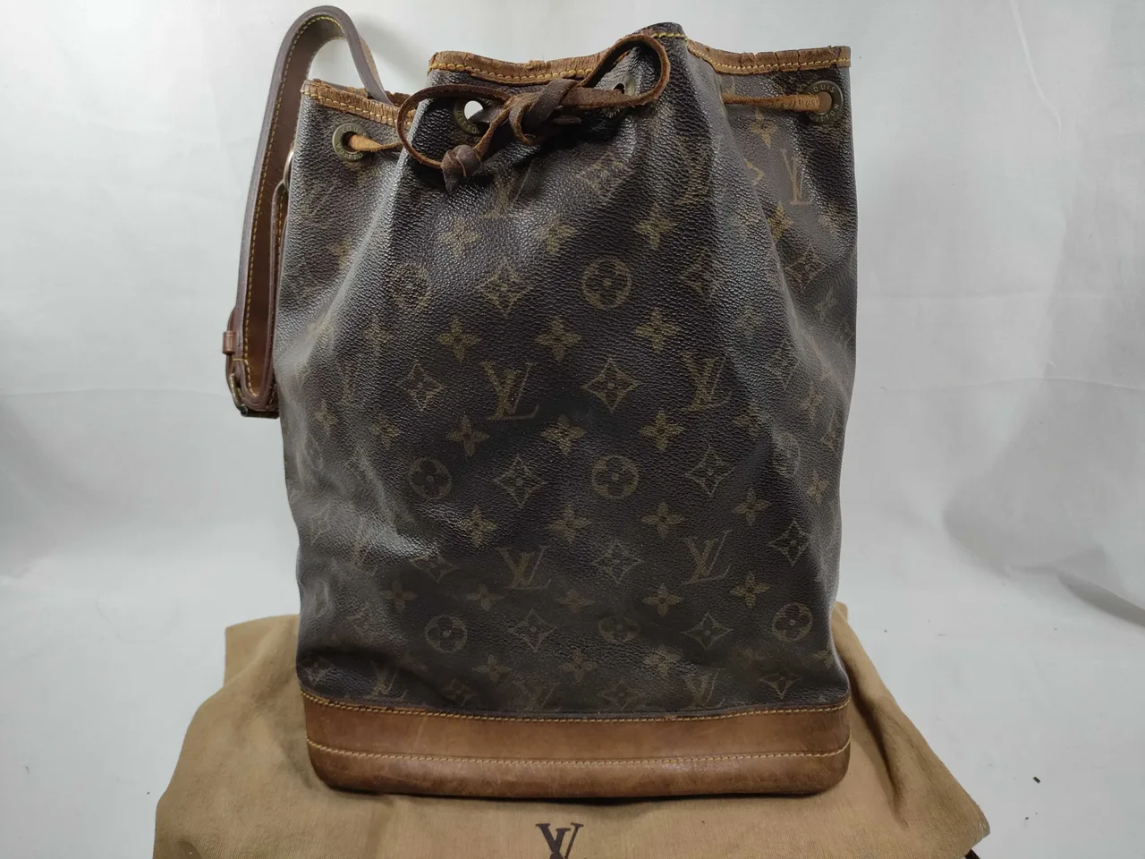 路易威登字母组合 LV 字母组合 Noé M42224 AR1020 单肩包