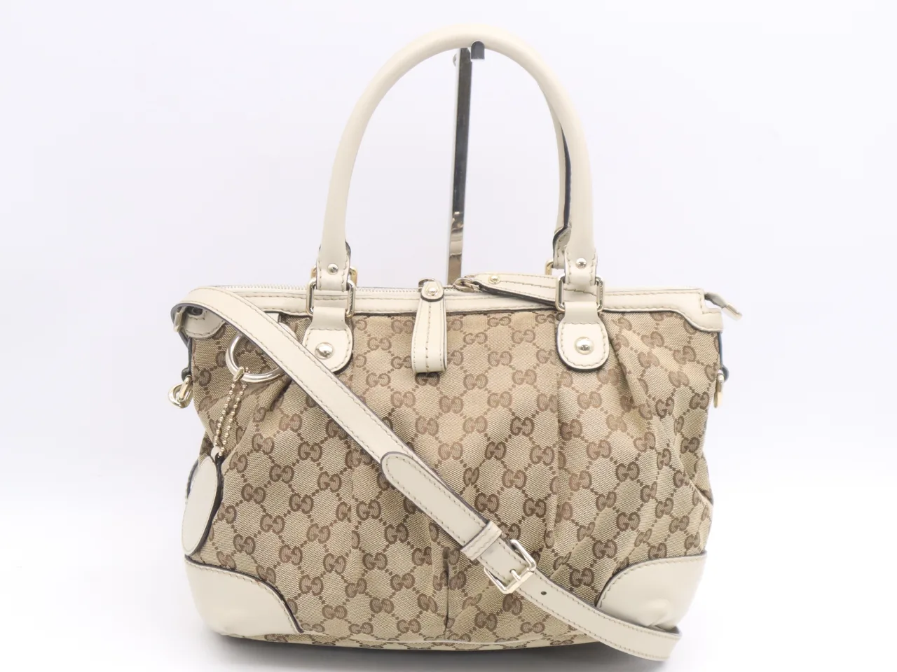 GUCCI 247902GG 帆布 Sookie 双向手袋，带肩带和魅力米色手袋