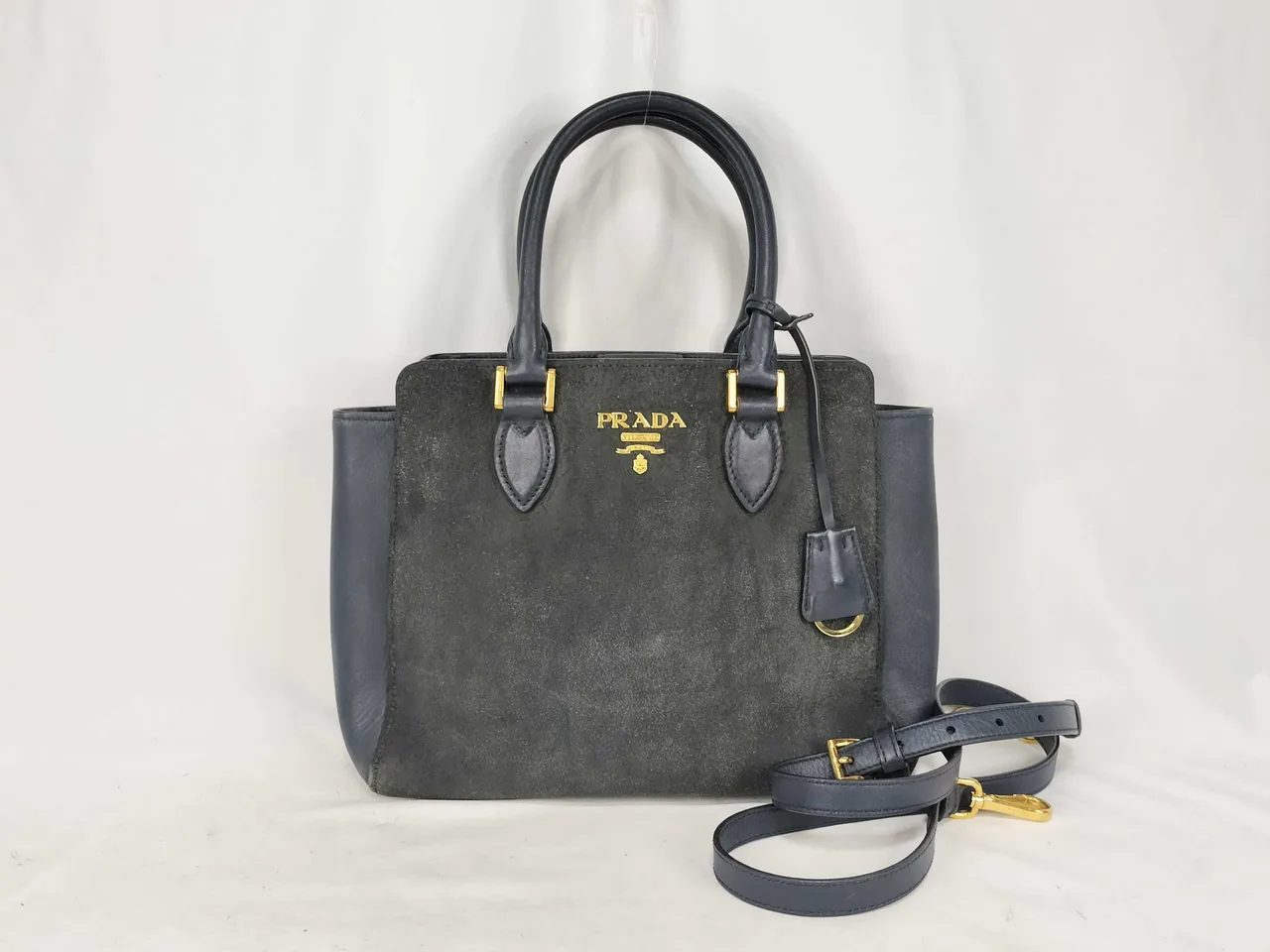 PRADA ID-Prada Saffiano 牛皮双向手提包 藏青色 1BA113，带肩带和钩针