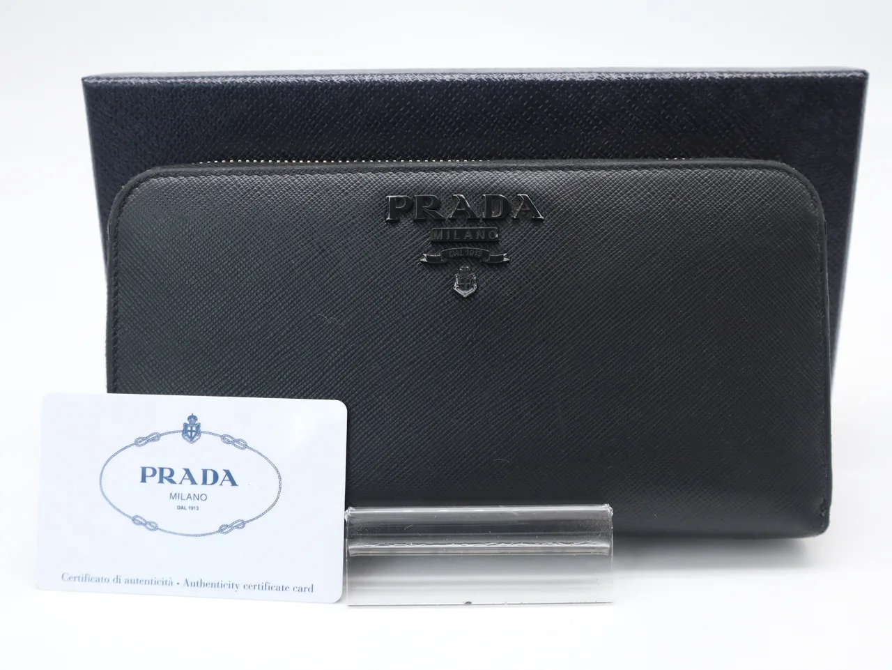 PRADA 1ML506 萨菲亚诺皮革圆形拉链黑色钱包，带保修和盒装