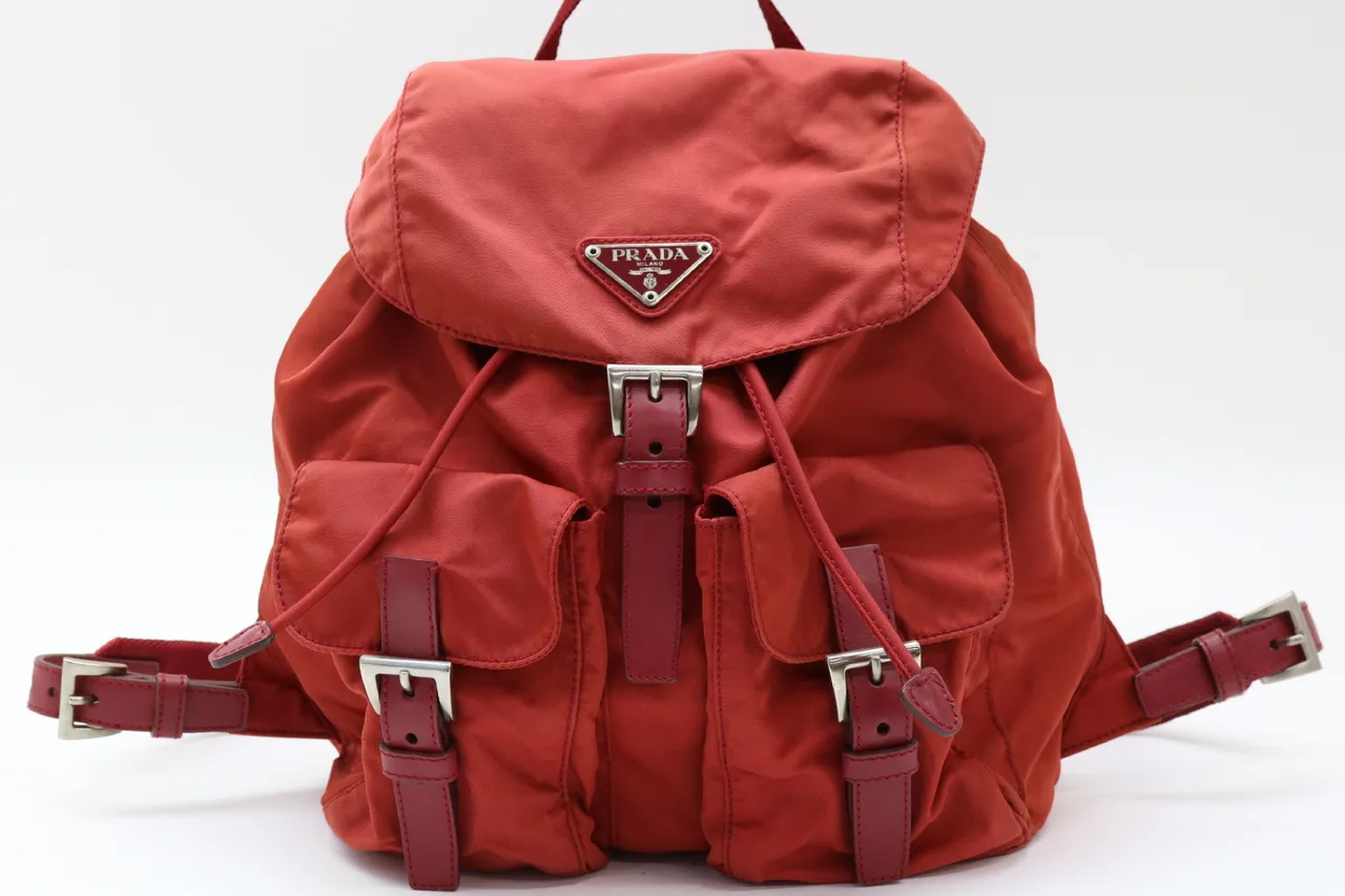 PRADA 尼龙三角板背包