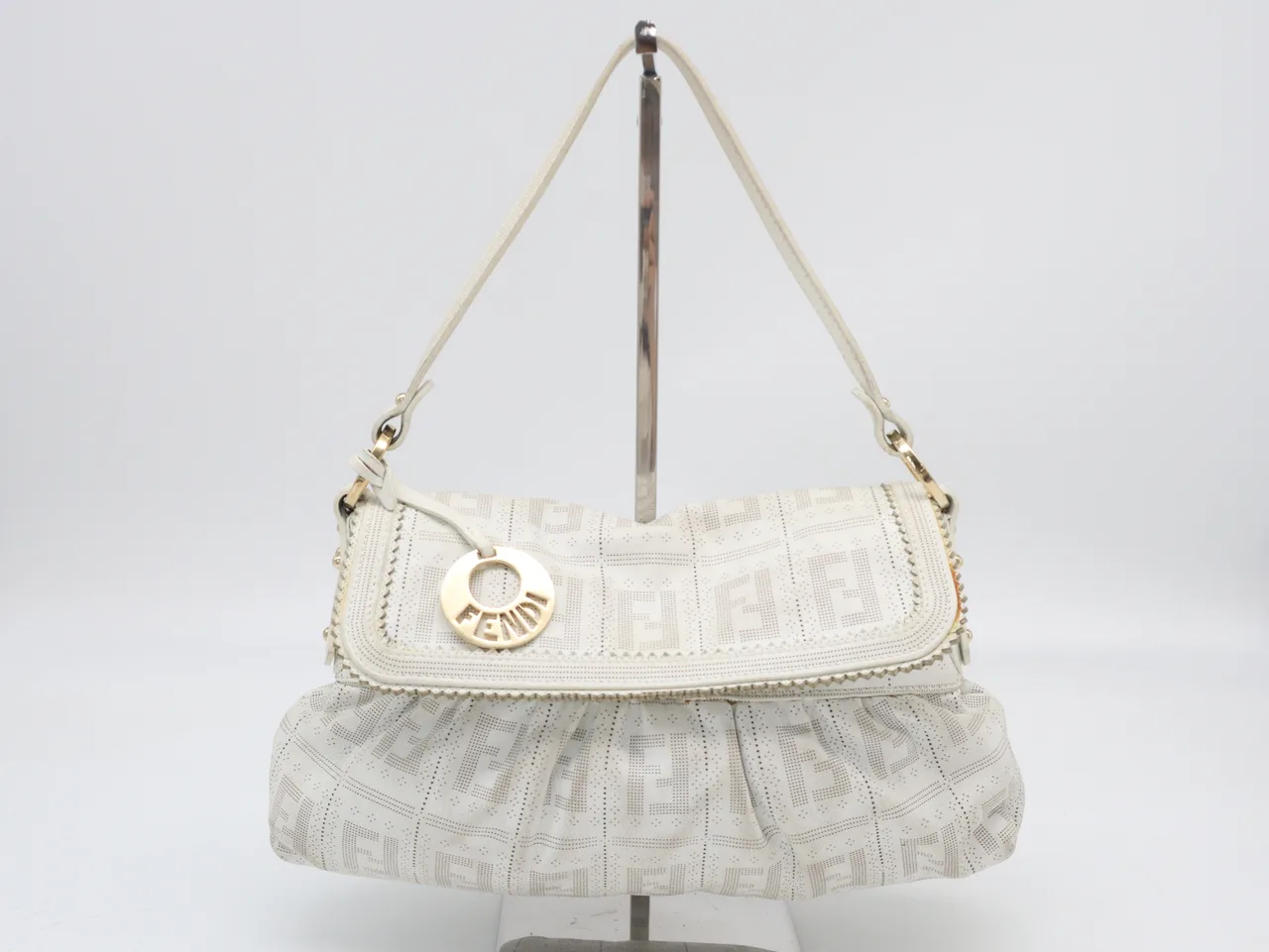 FENDI 8BR445 皮革 Zukka 图案单肩包 白色单肩包