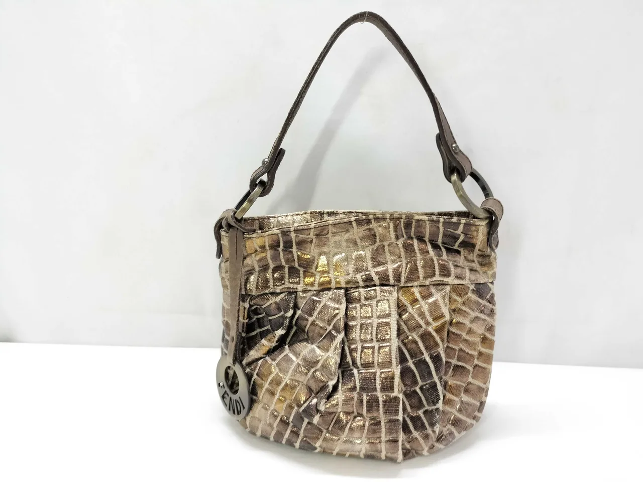 FENDI FENDI 厨师单肩包 金属提花标志 吊饰手提包