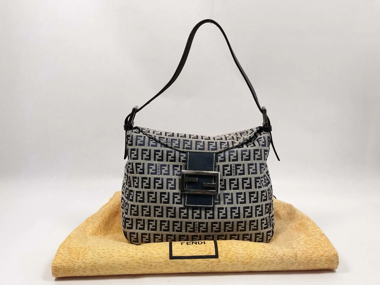 FENDI Mamma Fendi Zucchino Mamma Bucket 帆布 x 皮革单肩包 海军蓝单肩包