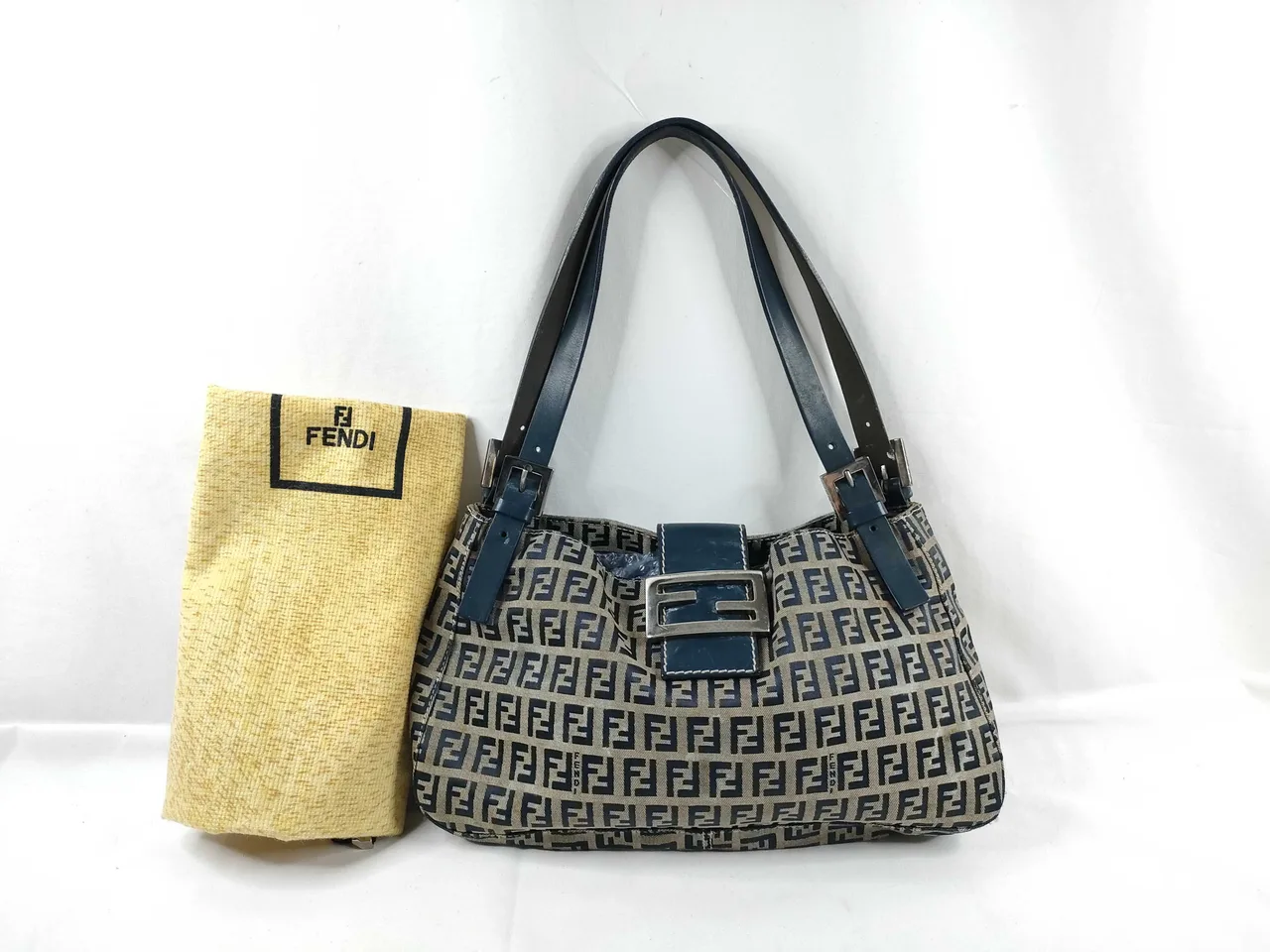 FENDI Zucca 图案 HK-Fendi 复古法棍 Zucca 帆布皮革棕色单肩包