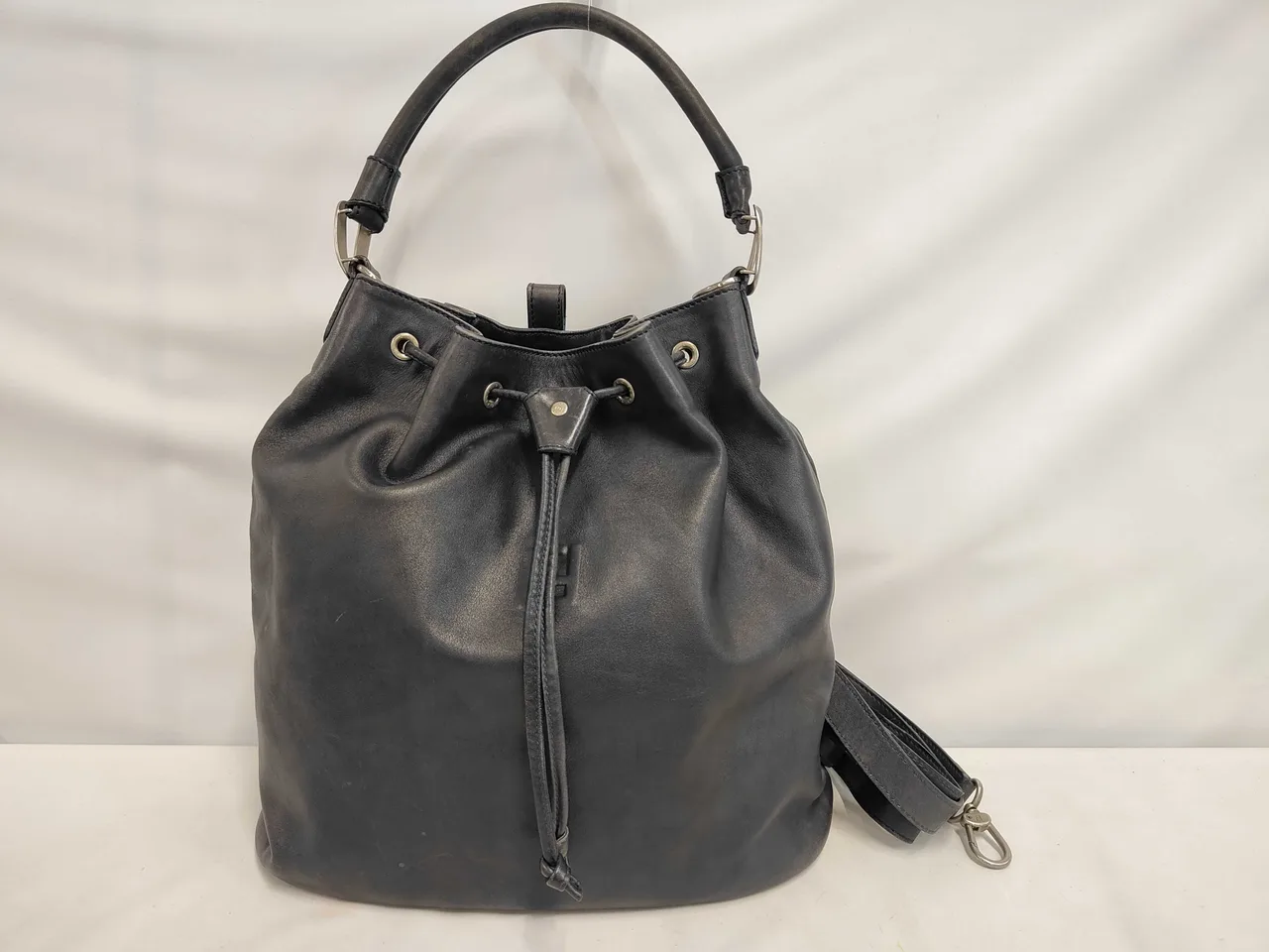 FENDI FENDI 意大利制造的三向皮革束腰包 单肩背包