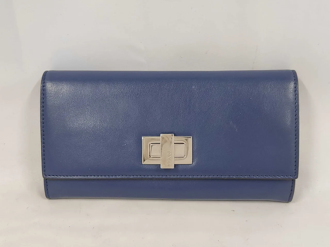 FENDI Peekaboo 8M0377 蓝色皮革长钱包