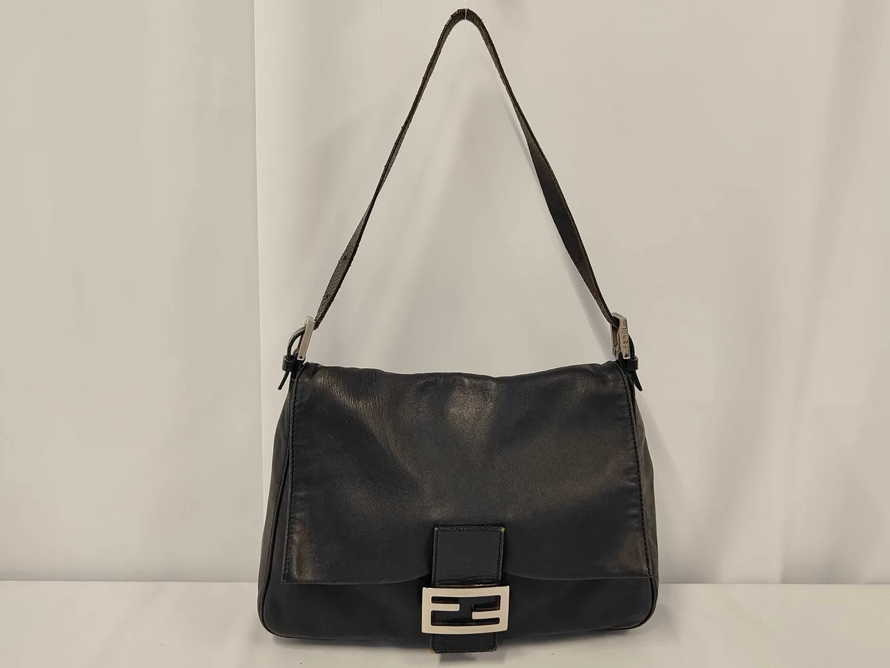 FENDI Mamma 桶皮单肩包