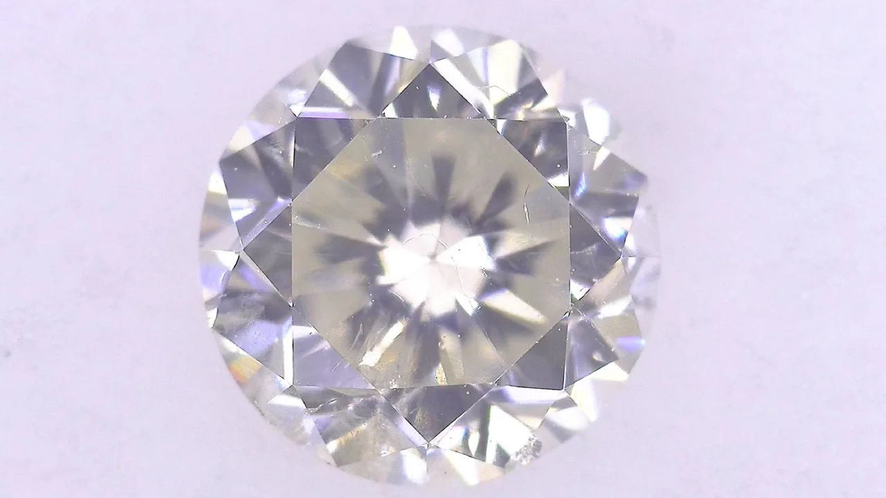 0.746ct J I-1 贫/法/比 中等 黄绿色 天然 5.65-5.70X3.61mm 钻石散装