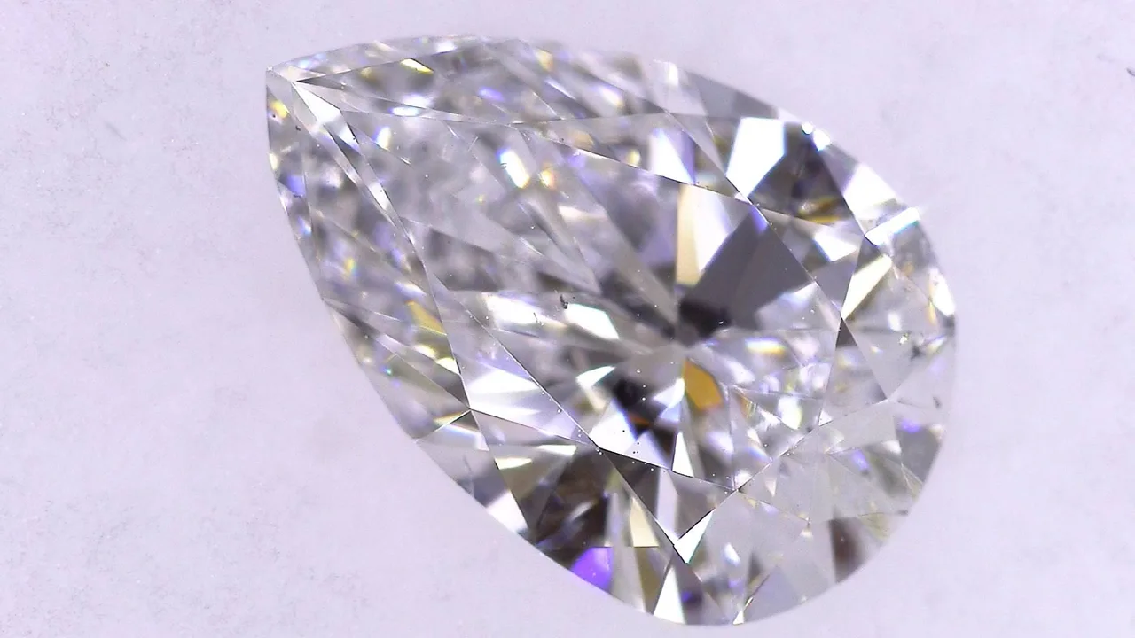 1.362克拉 E SI-1 ****/GD/GD 淡天然 9.52-6.18X3.88毫米 PS Diamond Loose